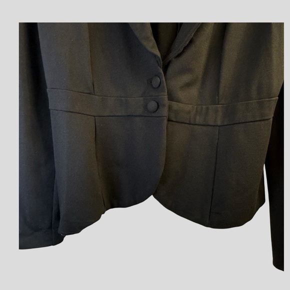 Torrid Women’s Blazer Size 1/1X Black - Picture 3 of 13